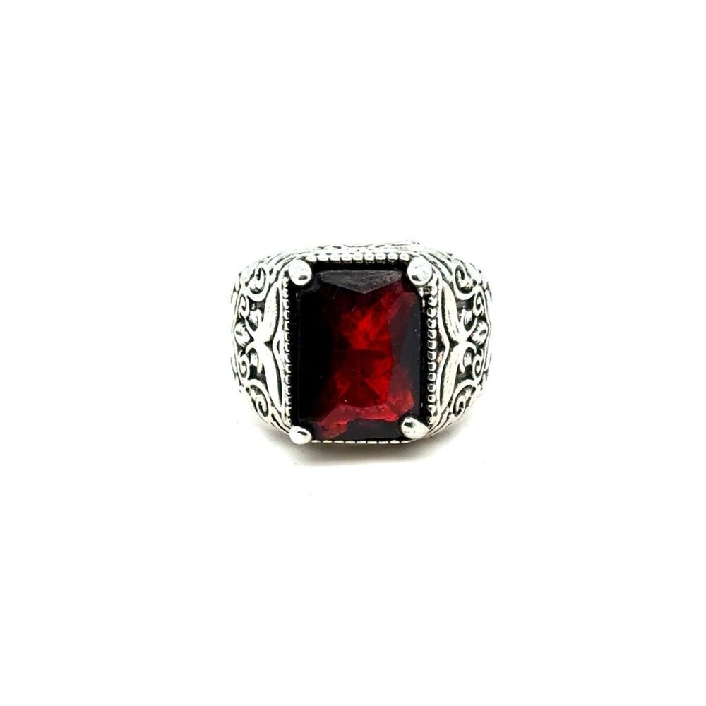 Lovely Detailing‎ Sides Large Garnet Colored Stone Ring